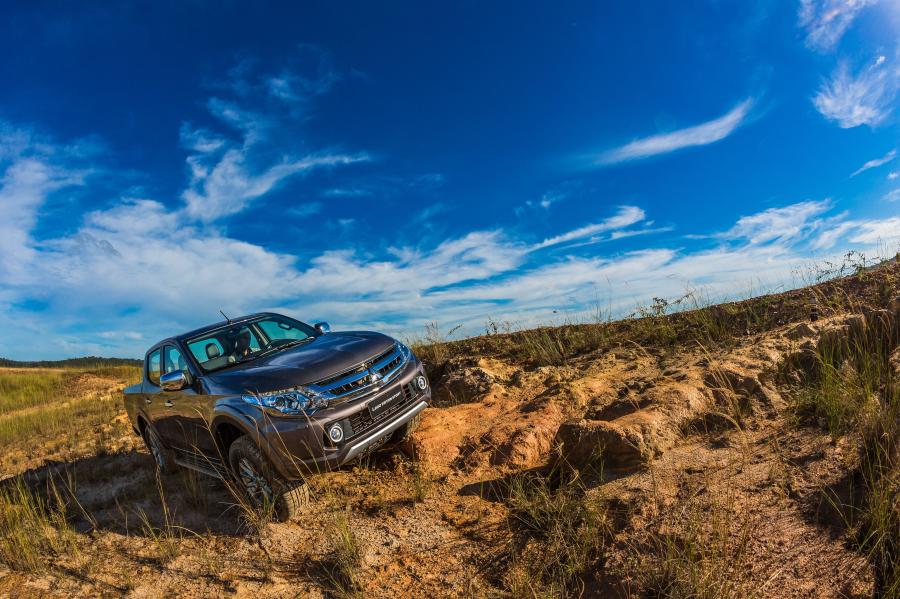  Mitsubishi L200 Triton Sport HPE-S 2018 года  (LA) (фото 30 из 33)